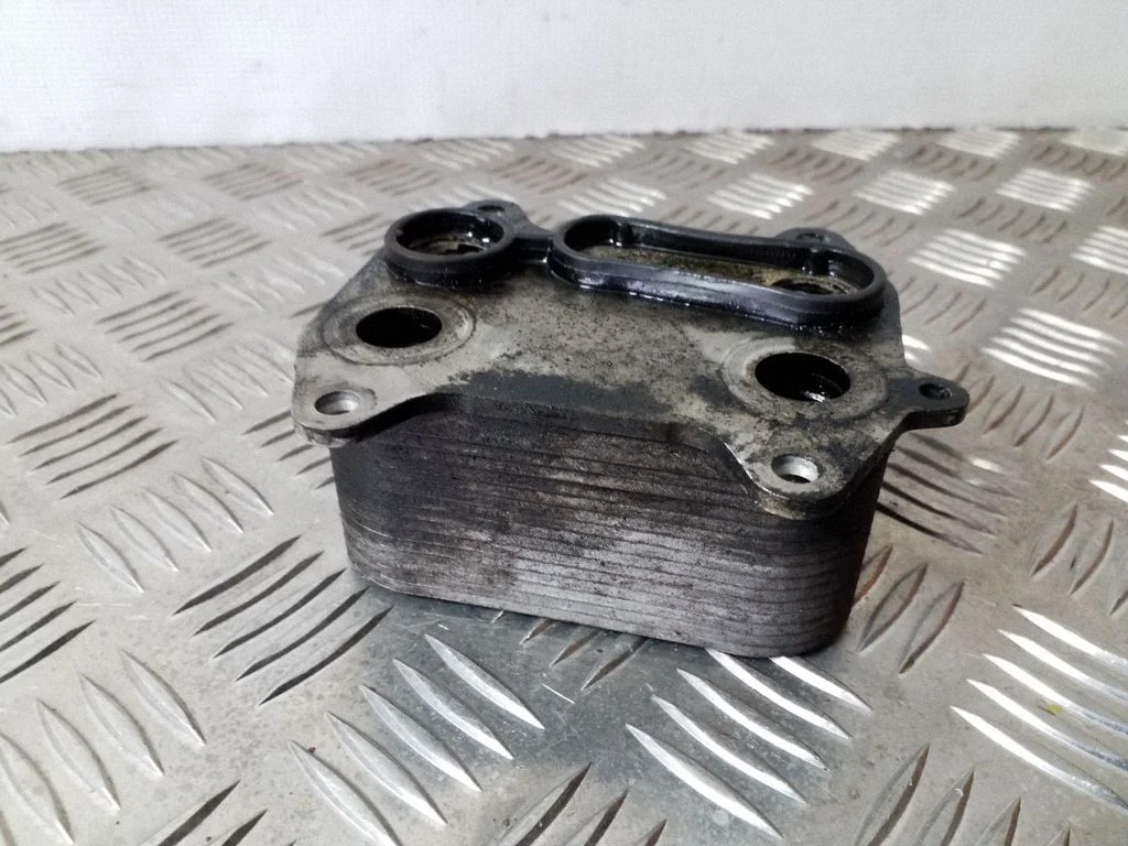 Eļļas filtra turētājs/dzesētājs 03L117021C