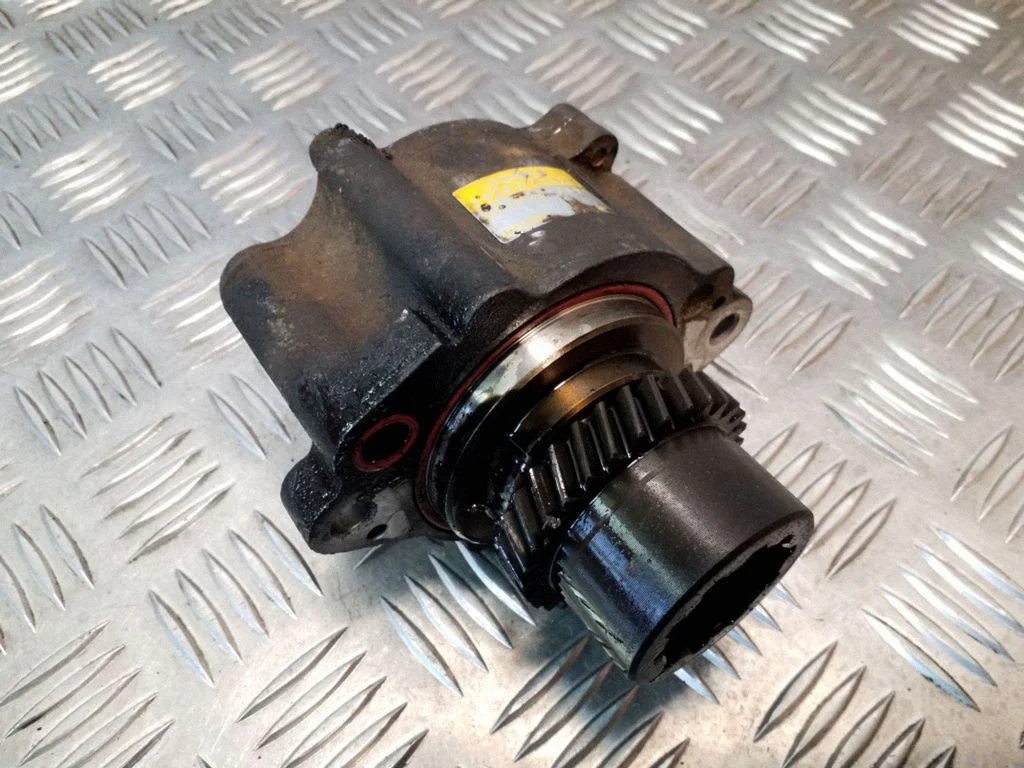Vacuum pump – Toyota Land Cruiser (J120) (2002-2009)