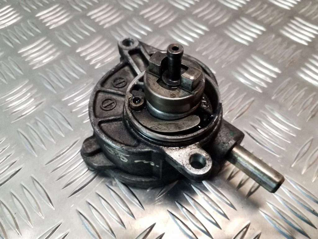 Vacuum pump A6462300165