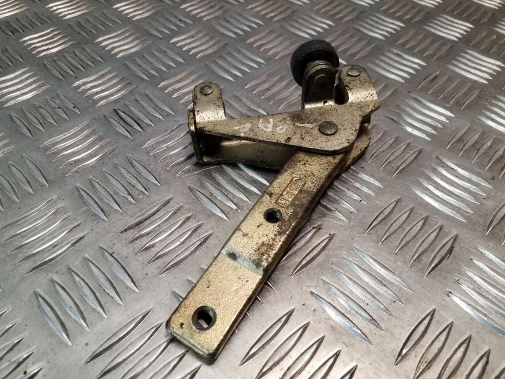 Sliding door lower roller guide/hinge A6387601747