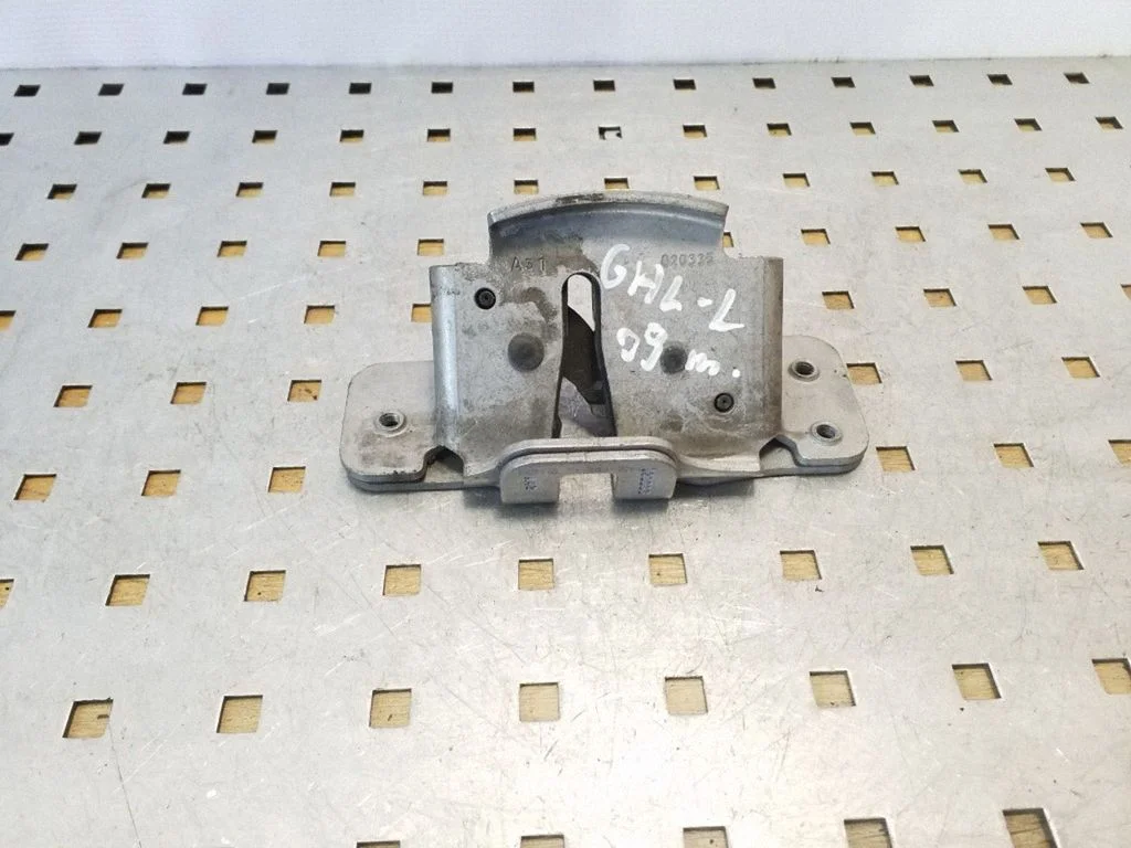 Sliding door lock – rear left