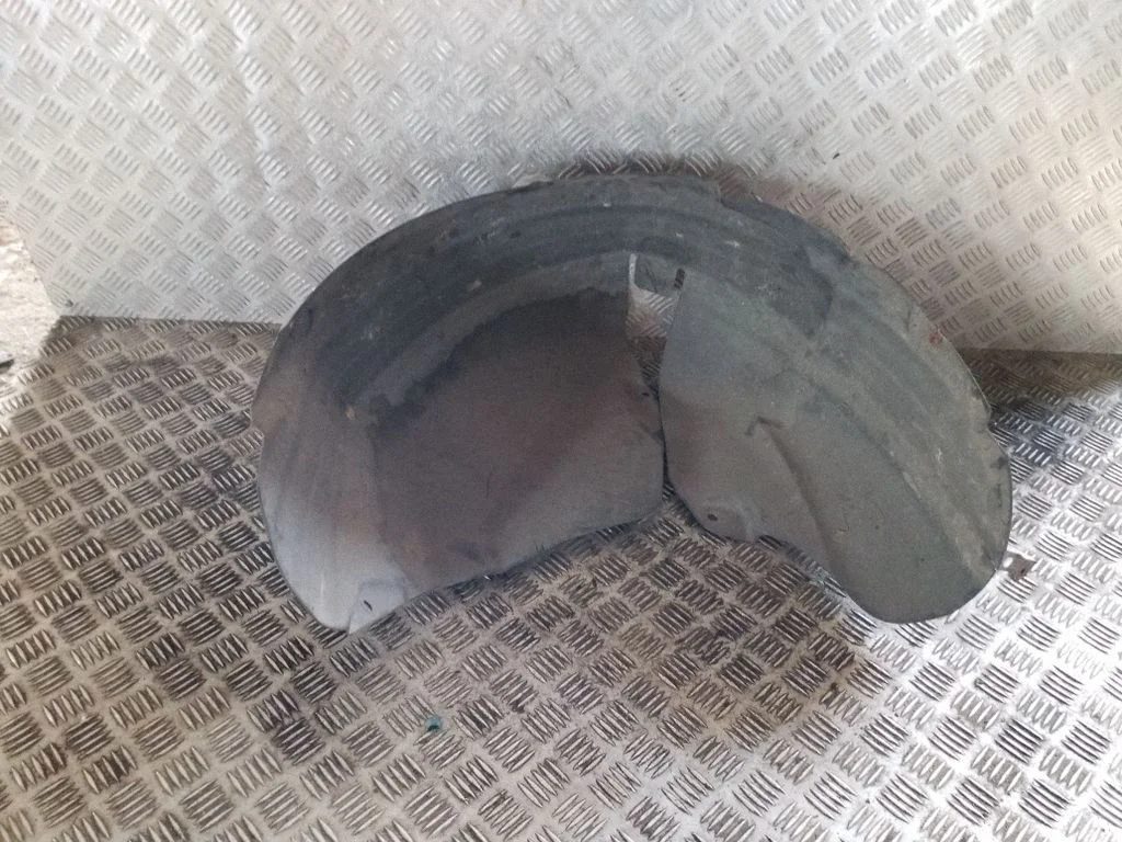 Tagumine poritiivakate 767499U00A – Nissan Note (E11) (2006-2014)
