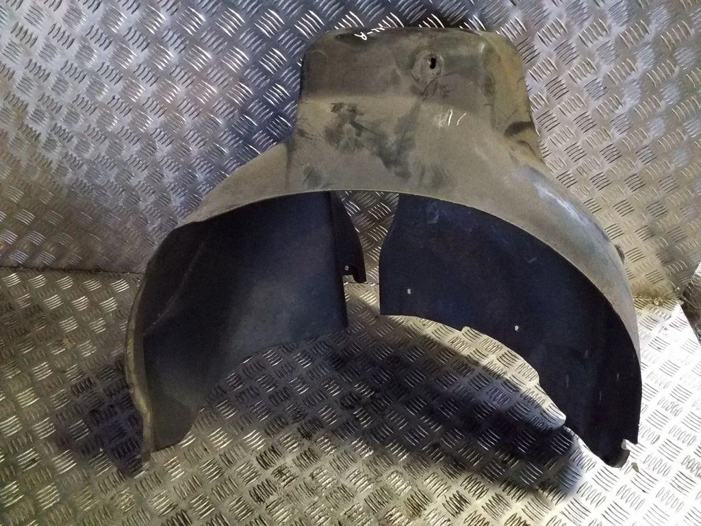 Rear arch fender liner splash guards 8D0810172