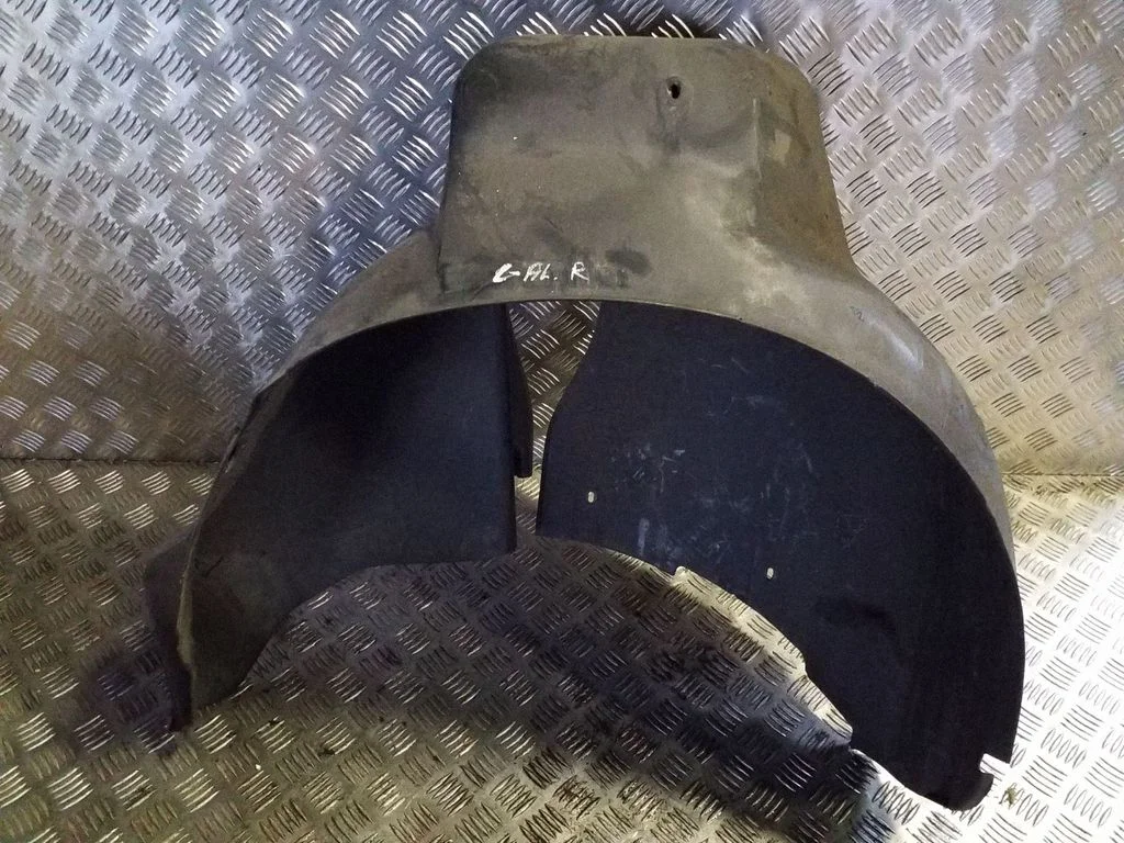 Rear arch fender liner splash guards 8D0810172