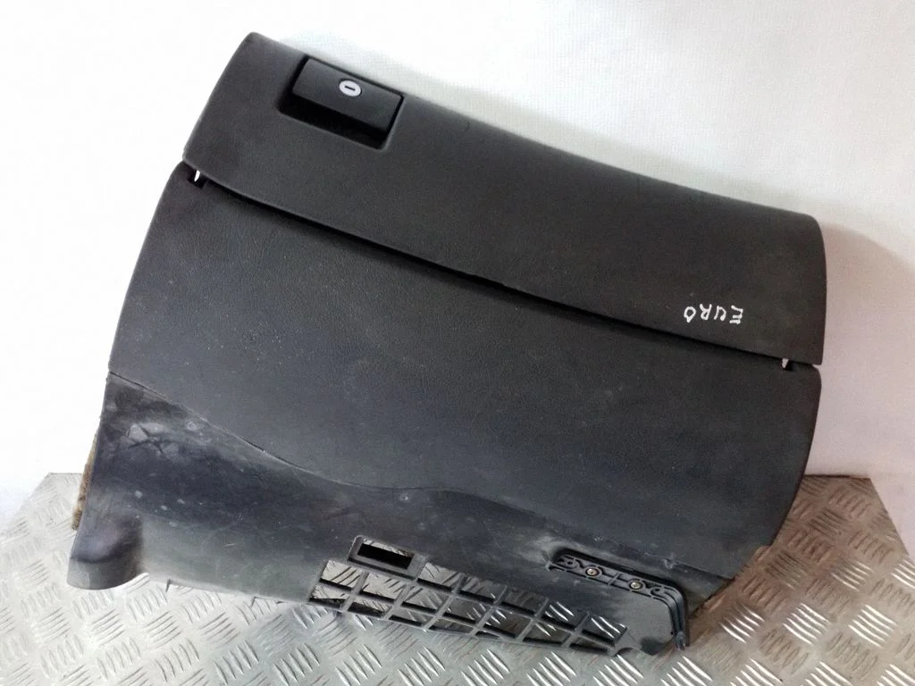Glove box 8D1857035