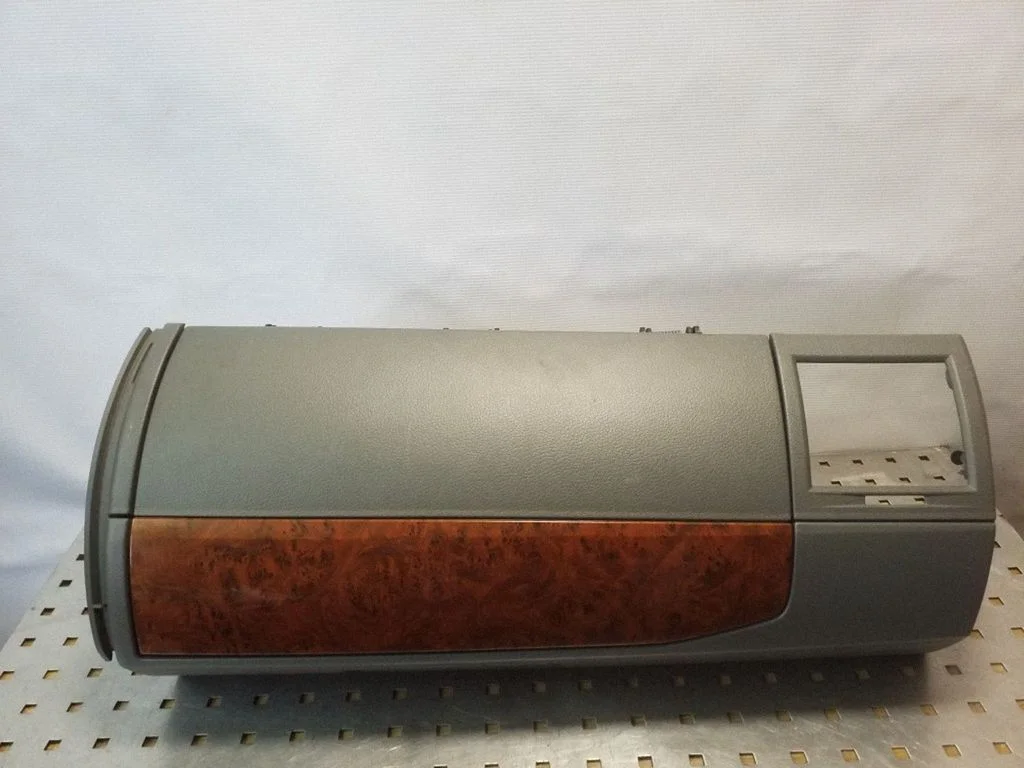 Glove box L0098889