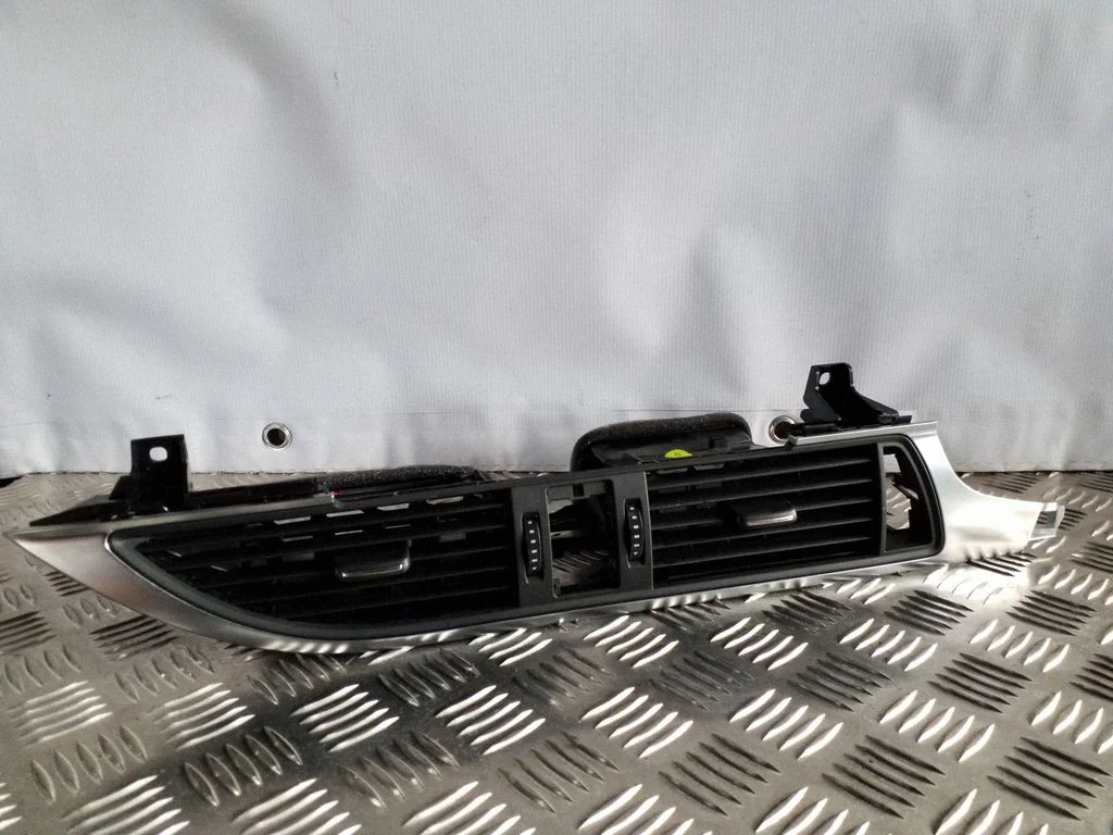 Centrālās gaisa restītes – Audi A6 S6 C7 4G (2011-2018)