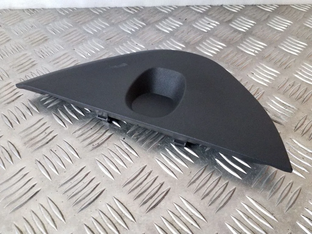 Dashboard side end trim – Volvo XC60 (2009-2013)