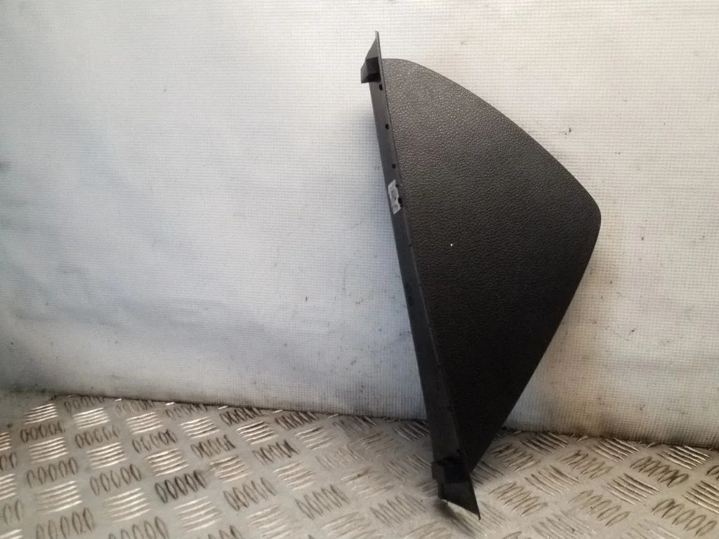 Armatuurlaua külje viimistluspaneel 7N0858217
