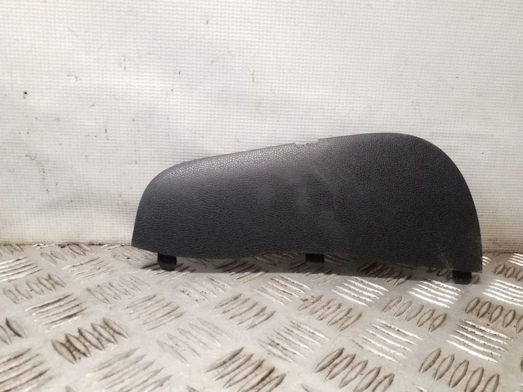 Dashboard side end trim – Nissan Juke I F15 (2010-2018)