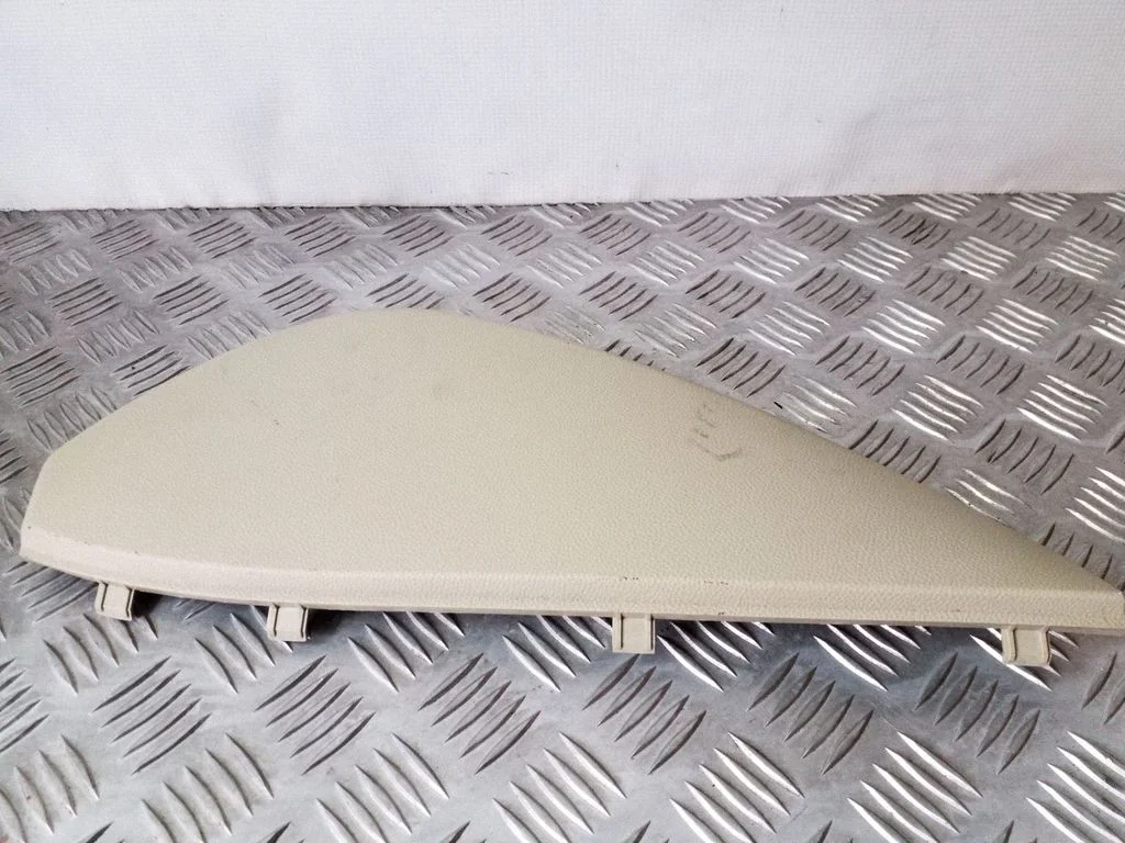 Paneļa apdares panelis (sānu) 684211BA0A