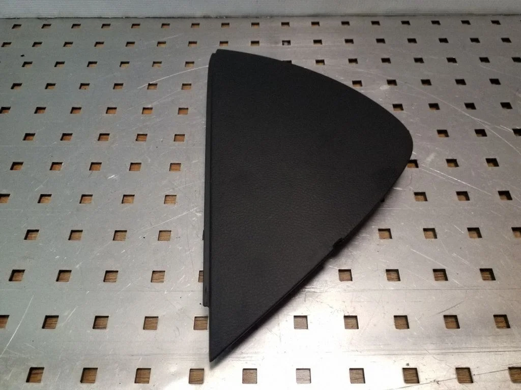 Paneļa apdares panelis (sānu) – Volkswagen Passat B6 (2005-2010)