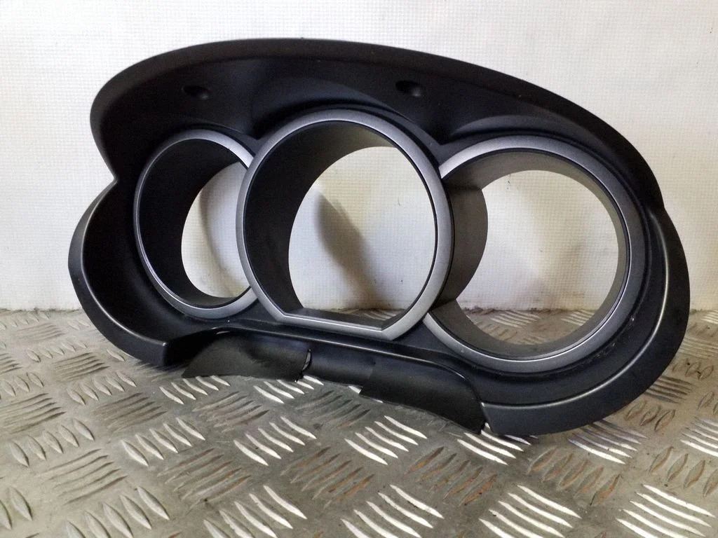 Dashboard trim 7331165J0