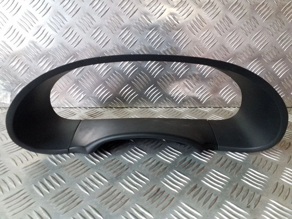 Dashboard trim – Chrysler Voyager (2004-2007)