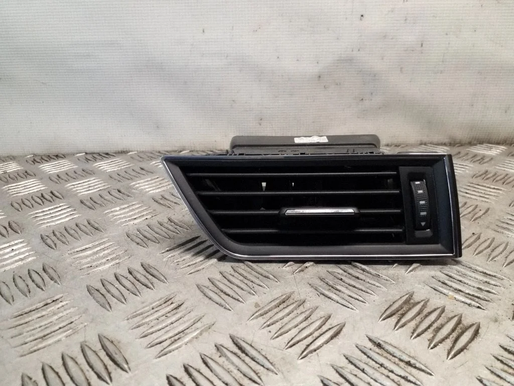 Dashboard side air vent grill/cover trim – Skoda Superb B8 (3V) (2015-2024)