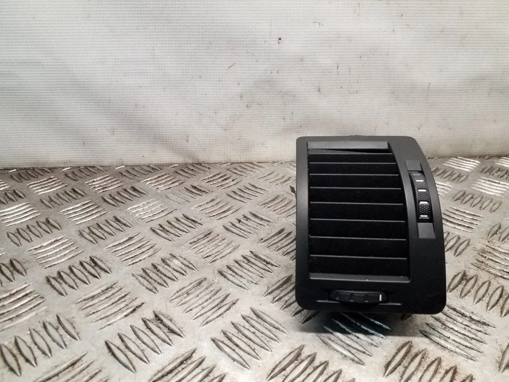 Dashboard side air vent grill/cover trim – Skoda Octavia Mk2 (1Z) (2004-2013)