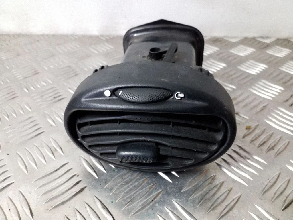 Armatuurlaua külje õhutusresti kate – Ford Focus C-MAX (2003-2010)