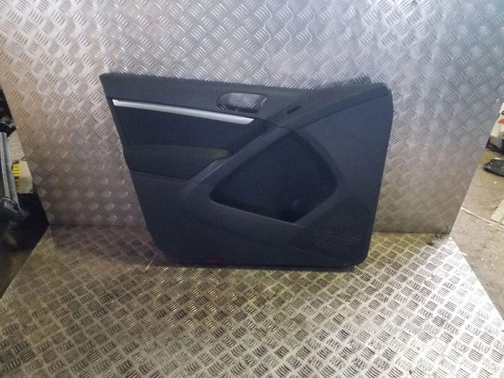 Eesmiste uste sisevooder 5N0867011