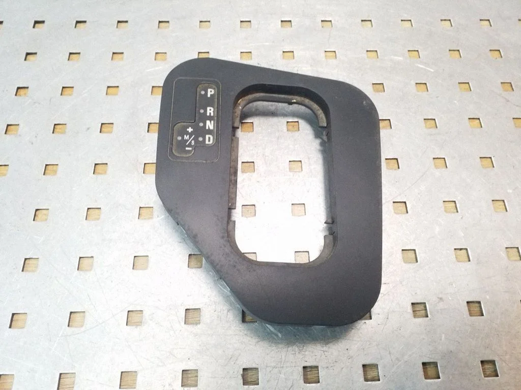 Pārnesumu pārslēga sviras apdare (plastmasas) 8256275
