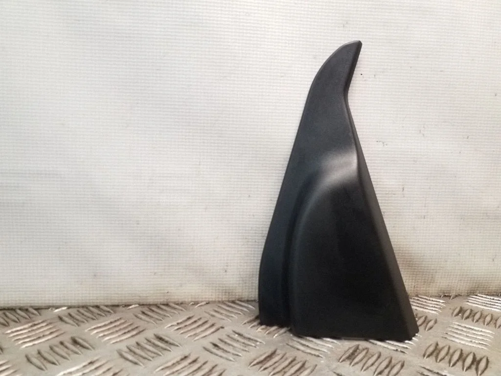 Muu tagumise ukse viimistluse osa 822931KA0A
