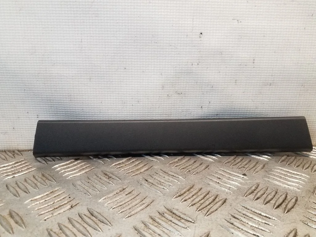 Cita aizmugurējo durvju apdares detaļa 7199308