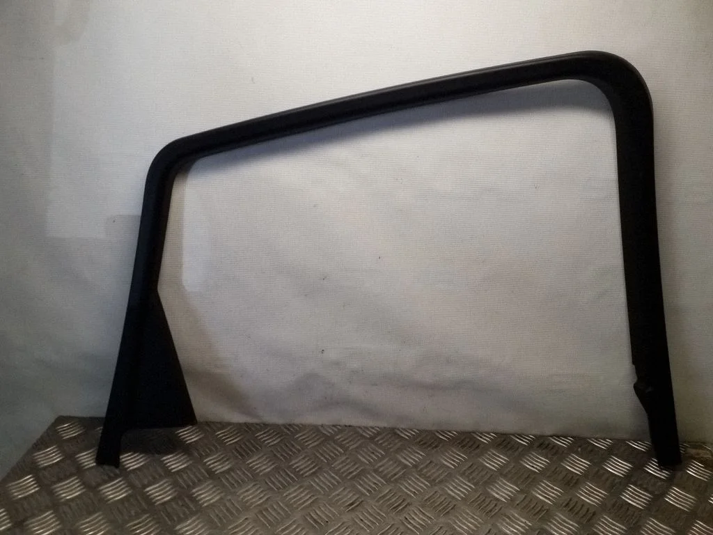 Muu tagumise ukse viimistluse osa 8R0867671