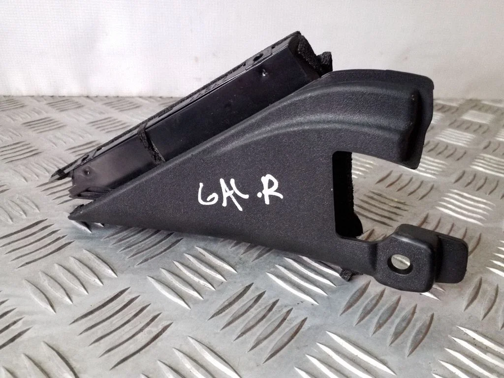 Other rear door trim element – right