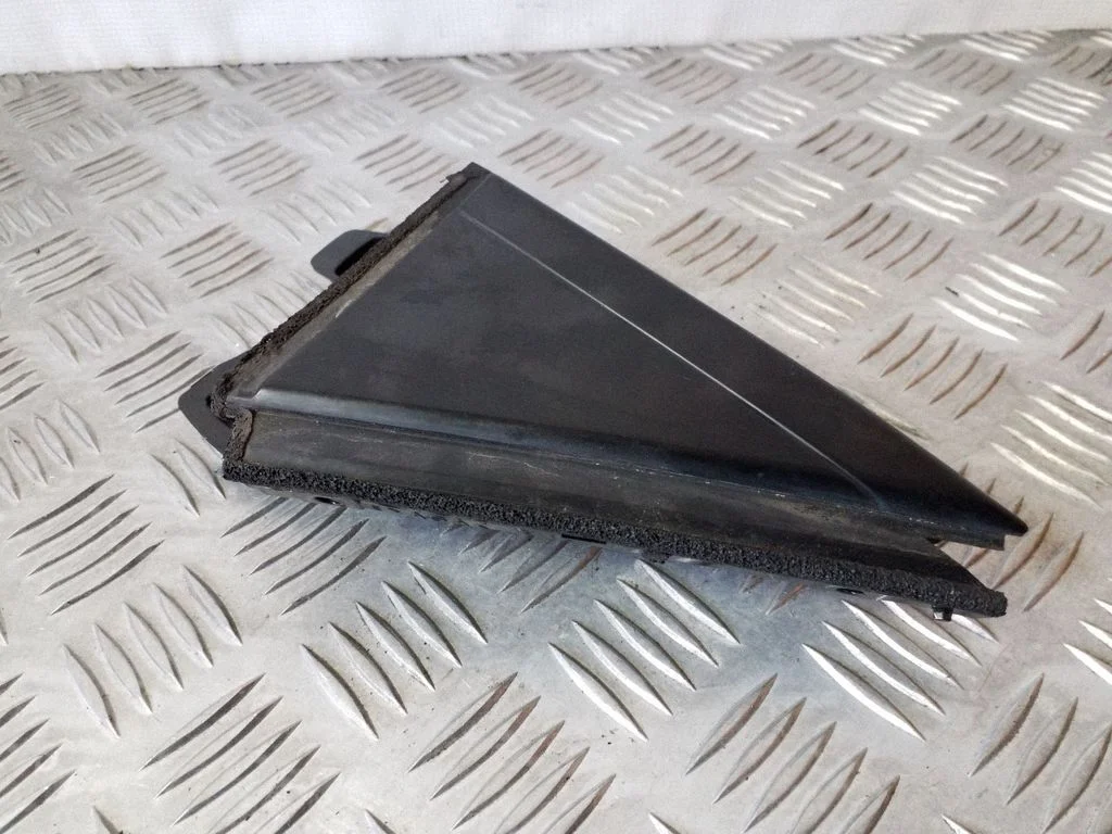 Other rear door trim element – left