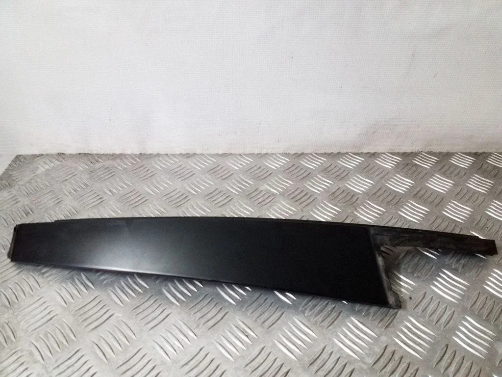 Cita aizmugurējo durvju apdares detaļa 7182293