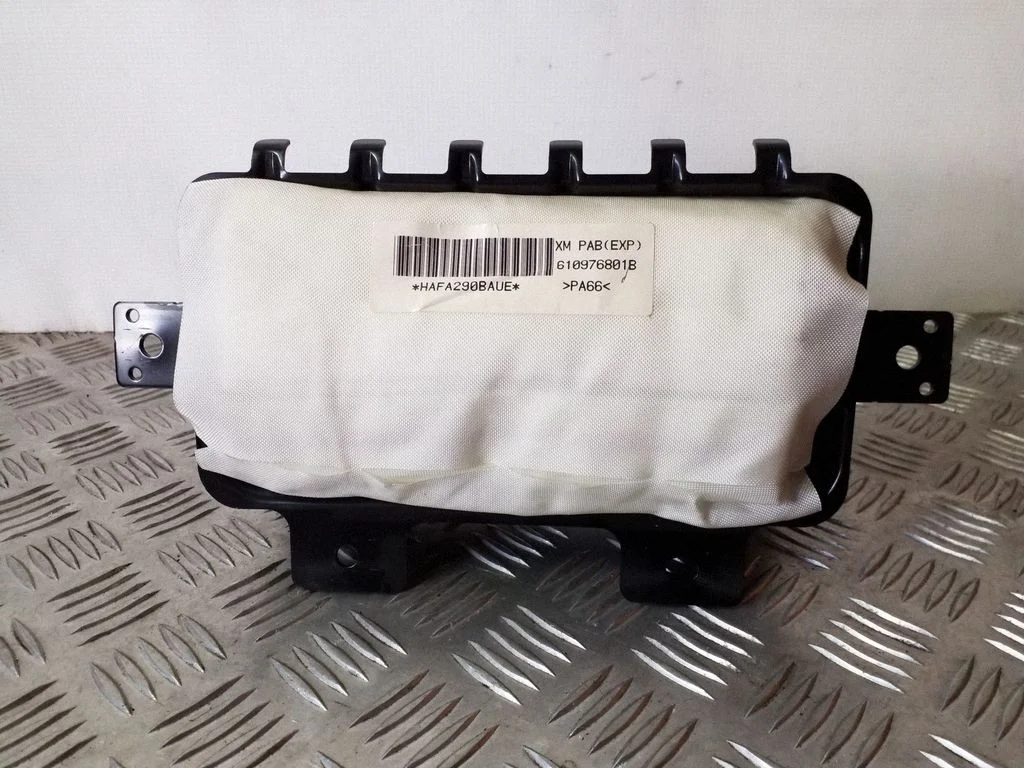 Passenger airbag – KIA Sorento (2010-2014)