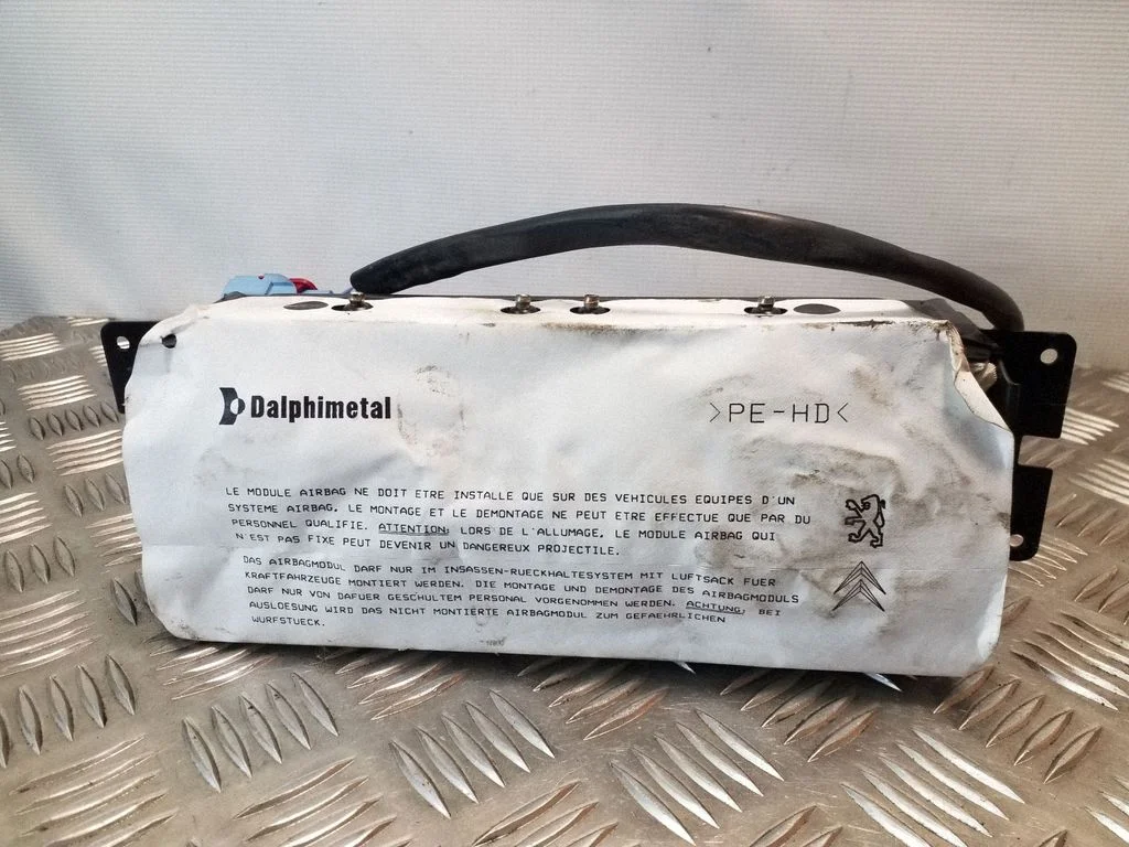 Kõrvalistuja turvapadi 148786708003