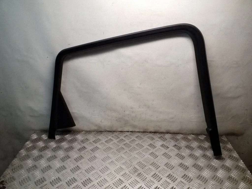 Muu tagumise ukse viimistluse osa 8R0867671
