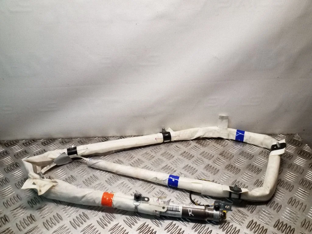 Katuse turvapadi (kardin) 8T8880742B