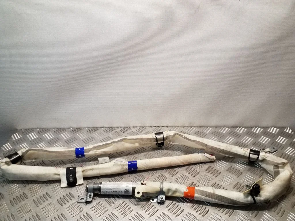 Katuse turvapadi (kardin) 8T8880741B