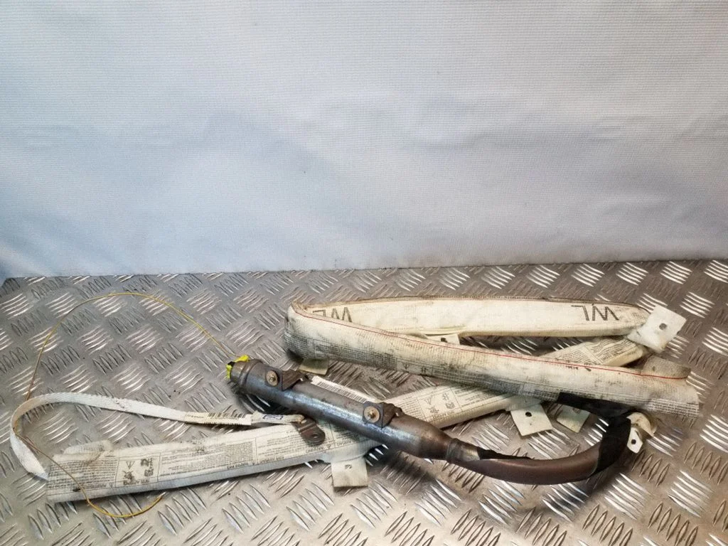 Katuse turvapadi (kardin) – vasak