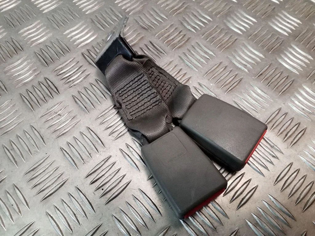 Rear seatbelt buckle – Jaguar XF X250 (2007-2015)