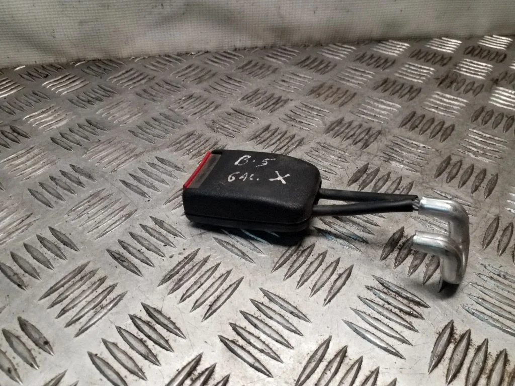 Aizmugurējās drošības jostas sprādze 3B0857740