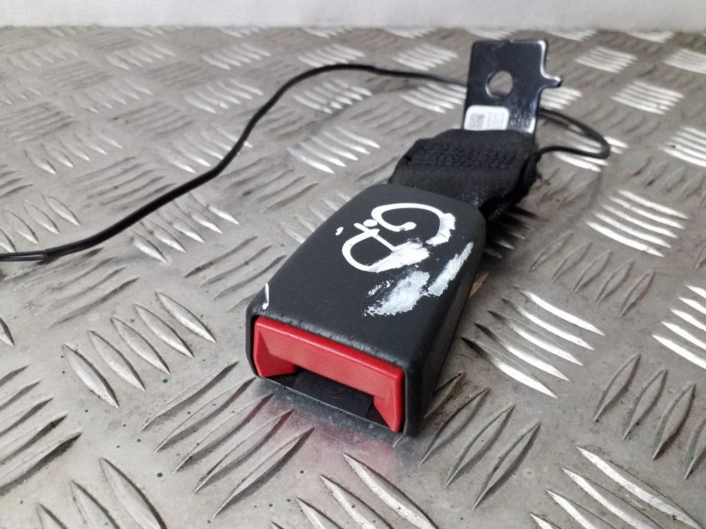 Rear seatbelt buckle – Opel Astra K (2015-2021)