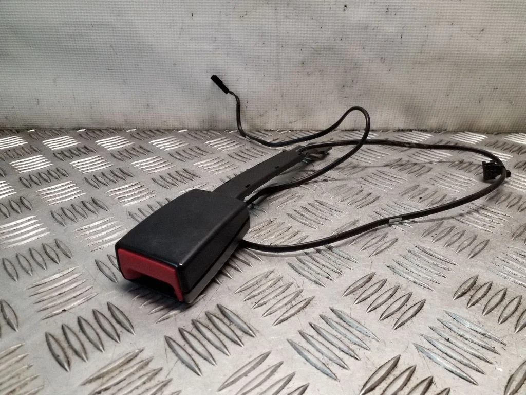 Front seatbelt buckle – Volkswagen Tiguan (2007-2016)