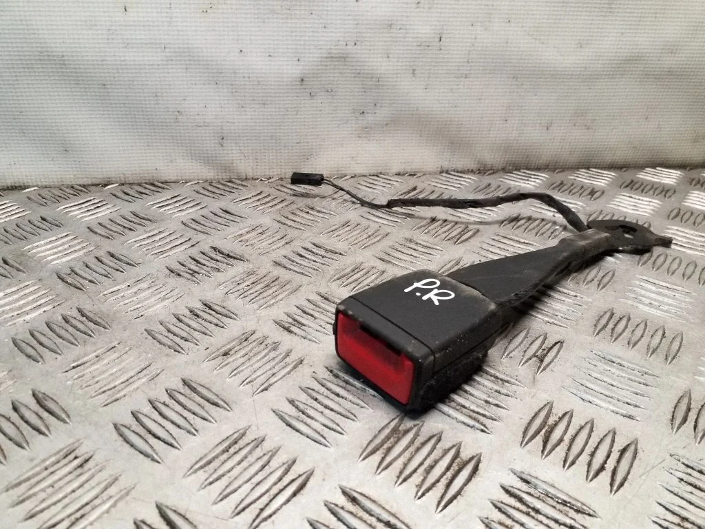 Front seatbelt buckle – Skoda Superb B8 (3V) (2015-2024)