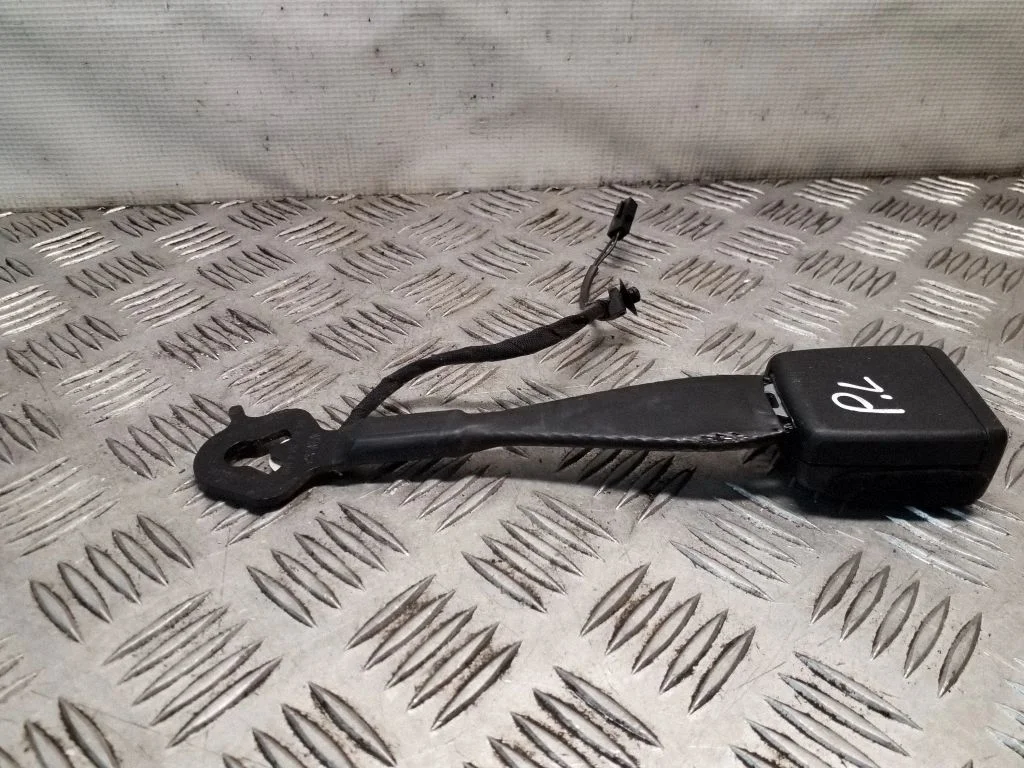 Front seatbelt buckle – Skoda Superb B8 (3V) (2015-2024)