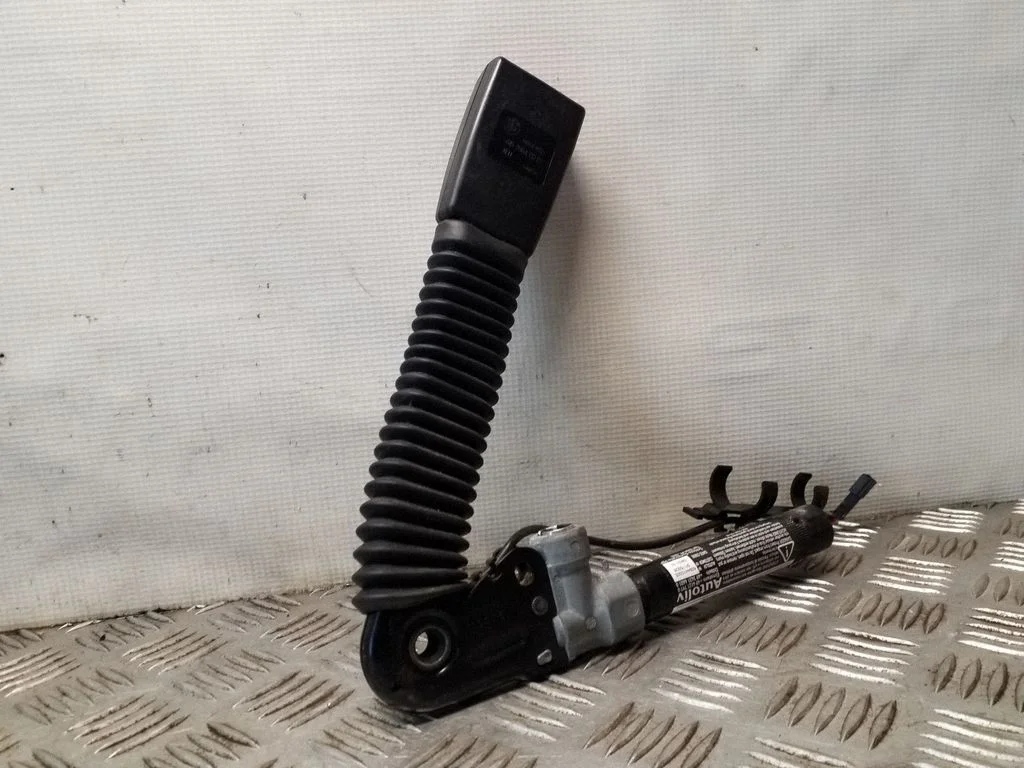 Front seatbelt buckle – BMW 5 Series F10 F11 (2009-2016)
