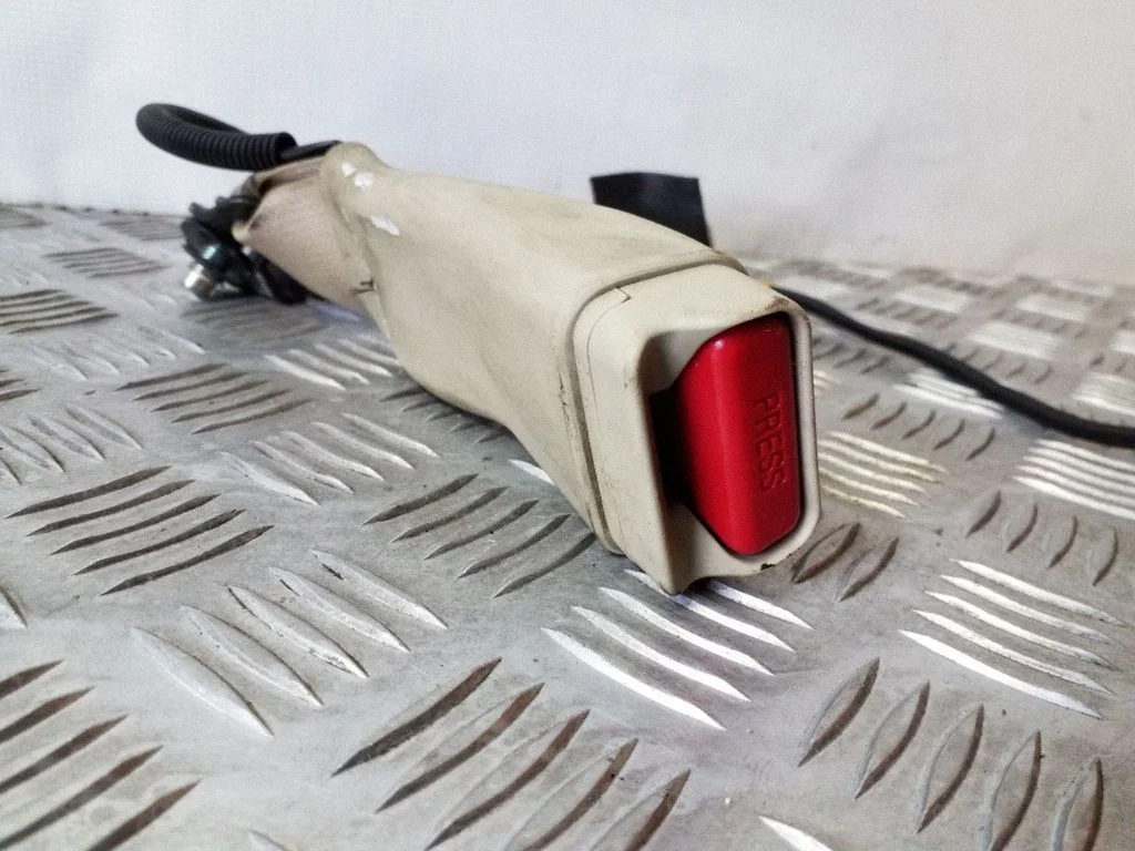 Rear seatbelt buckle – right