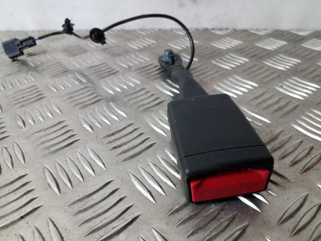 Zapięcie pasa przednie 95131545
