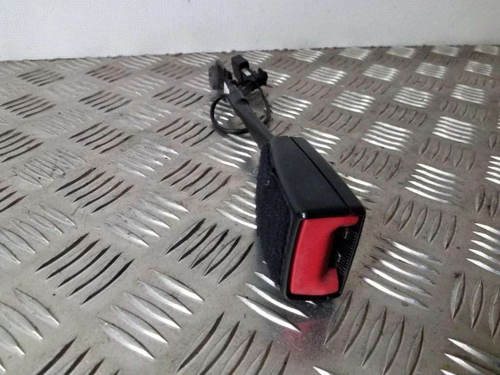 Priekšējās drošības jostas sprādze 13367895