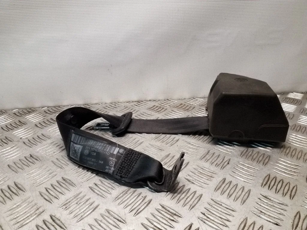 Rear seatbelt – Volkswagen Passat CC (2008-2016)