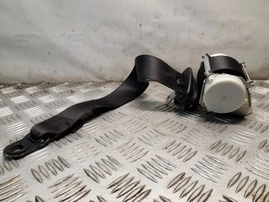 Aizmugurējā drošības josta 34084630A
