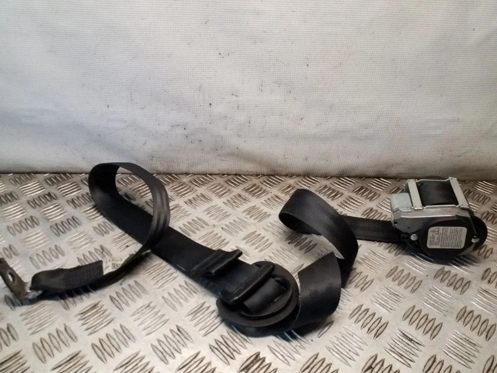 Tagumine turvavöö 7N0857806A