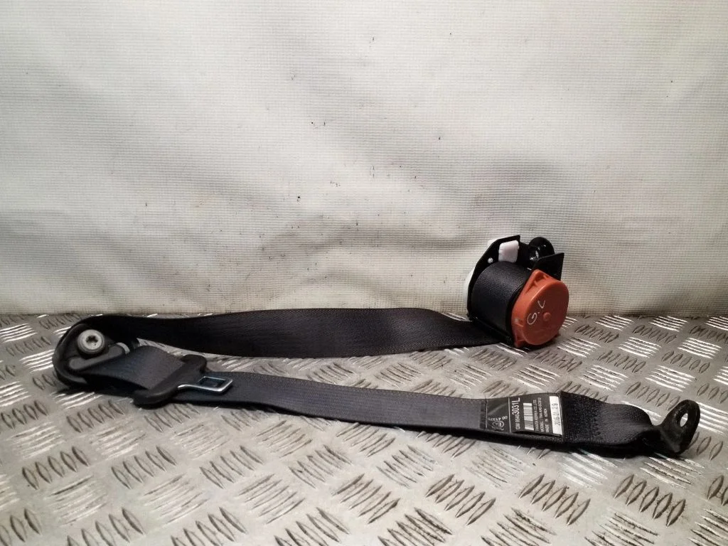 Aizmugurējā drošības josta 95403031L