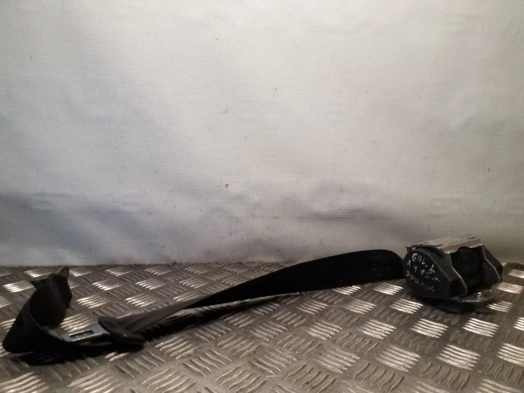 Aizmugurējā drošības josta 8E5857805D